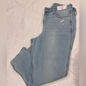 NWT! Hollister curvy high rise mom jeans